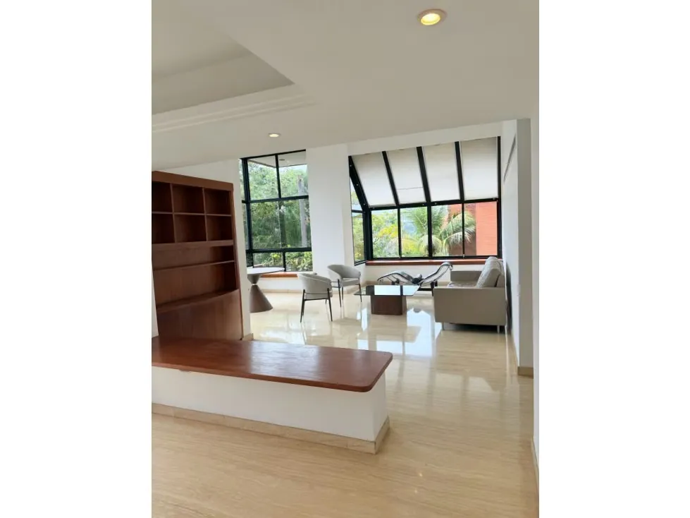 Se Alquila apto 225m2 Colinas de Valle Arriba 3H + S/ 3.5 B +S/ 3P - 2