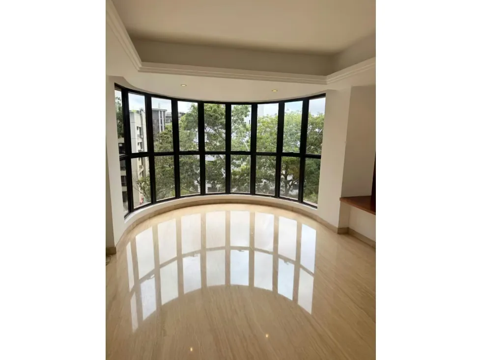 Se Alquila apto 225m2 Colinas de Valle Arriba 3H + S/ 3.5 B +S/ 3P - 5