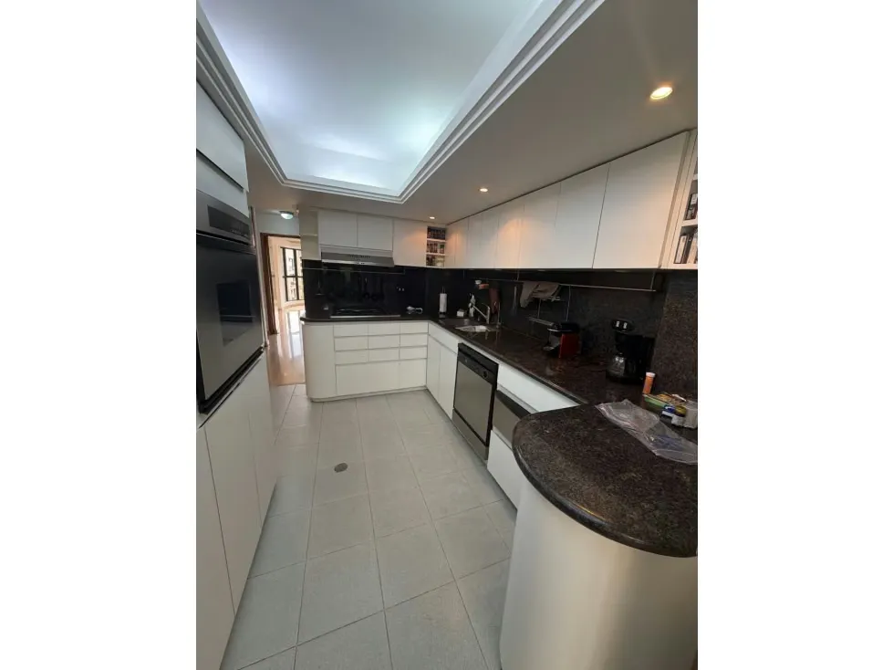 Se Alquila apto 225m2 Colinas de Valle Arriba 3H + S/ 3.5 B +S/ 3P - 6