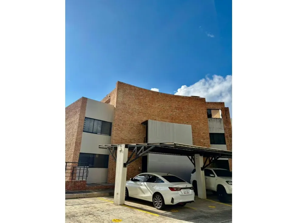 Se vende Townhouse 500m² 3h+s/6b+s/2p La Trinidad