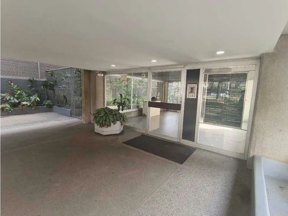 Oficina / Consultorio Médico de 108 m² en la Av. Libertador con Estac. - 2