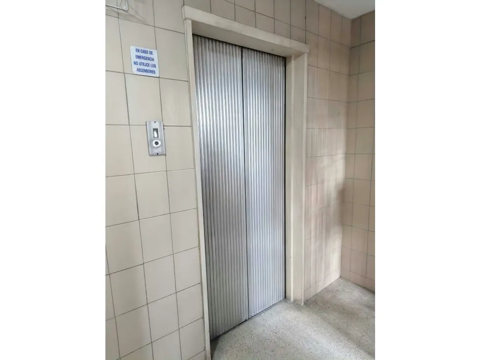 Oficina / Consultorio Médico de 108 m² en la Av. Libertador con Estac. - 3