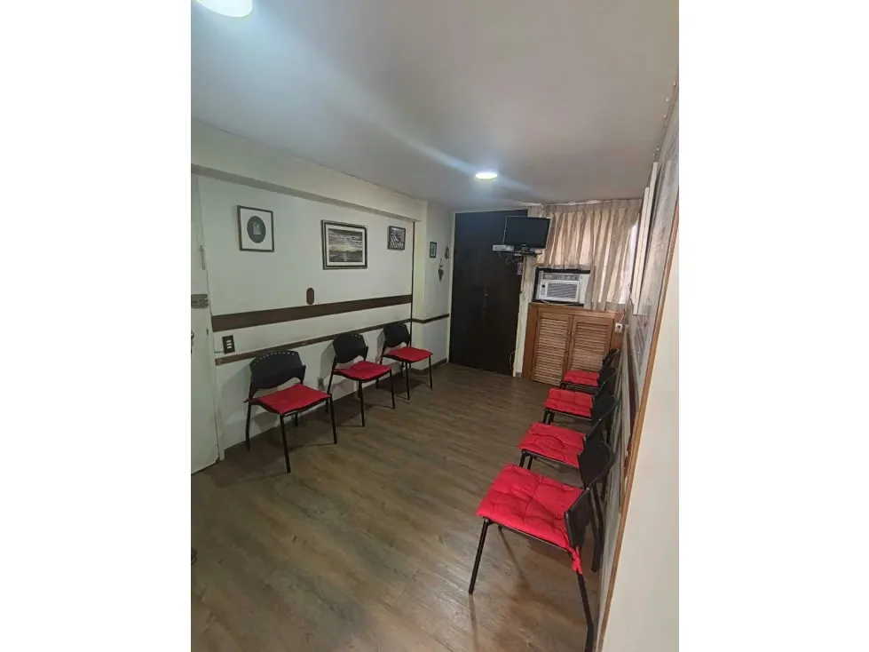 Oficina / Consultorio Médico de 108 m² en la Av. Libertador con Estac. - 5
