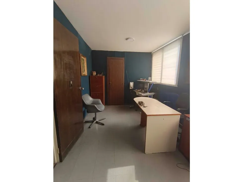 Oficina / Consultorio Médico de 108 m² en la Av. Libertador con Estac. - 7