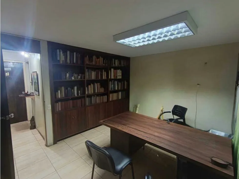 Oficina / Consultorio Médico de 108 m² en la Av. Libertador con Estac. - 9