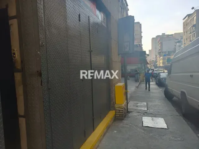 MAGNÍFICO LOCAL EN ALQUILER A PIE DE CALLE A UNA CUADRA DE LA AV. FUERZAS ARMADAS - 15