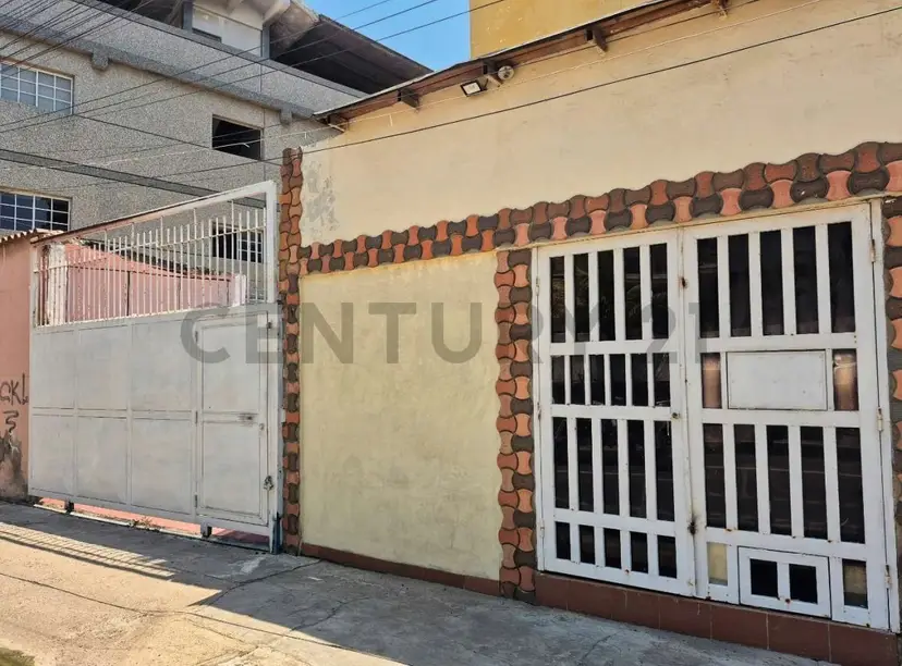 Local comercial con terraza a poco metros de la Av. Principal de Lecheria