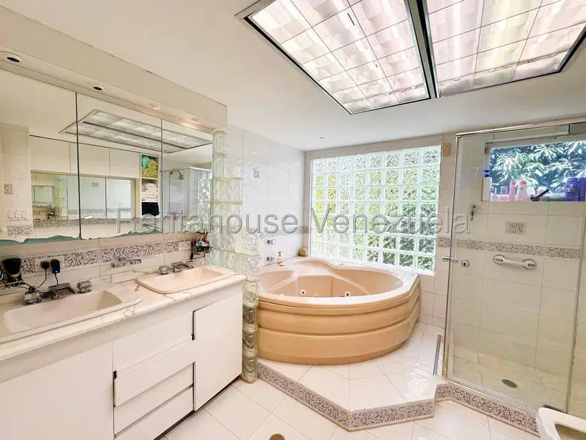 Casa (Multipes Niveles) en Venta en Macaracuay, Distrito Metropolitano - 43