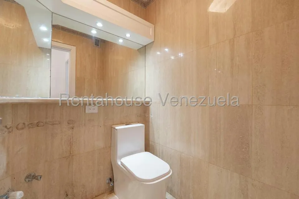 Casa (Multipes Niveles) en Venta en Colinas del Tamanaco, Distrito Metropolitano - 33