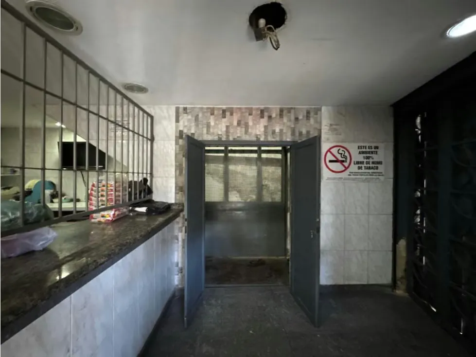 Venta de Galpón en Catia zona Comercial y Peatonal 595000$ - 3