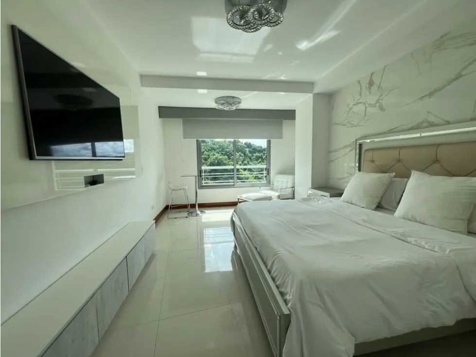 Se alquila apto 264m2 Las Mercedes 0267 - 19