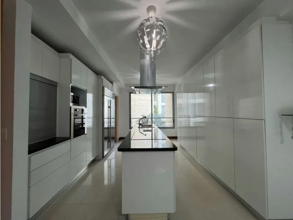 Se alquila apto 264m2 Las Mercedes 0267 - 9