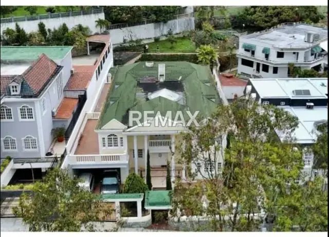 Hermosa Casa en Los Naranjos de 975M2