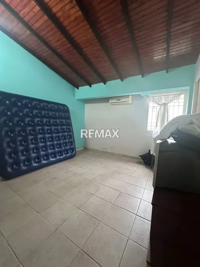 Hermosa casa urbanización privada los bucare . - 9