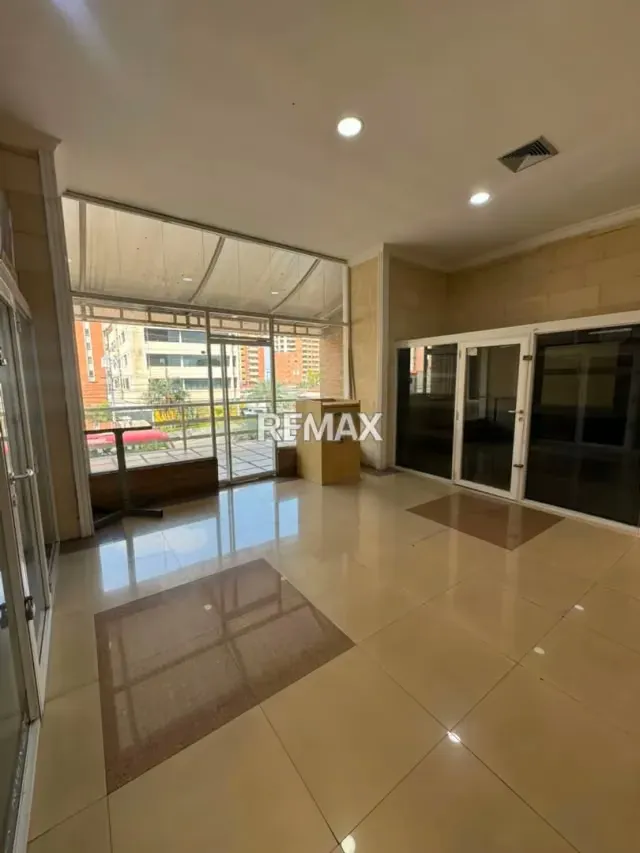 EN VENTA CARRETA COMERCIAL EN EL CENTRO COMERCIAL MAR PACIFICO, EN LA AV. PRINCIPAL DE LECHERIA - 3