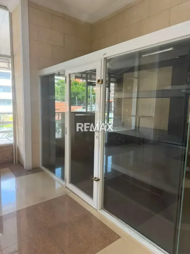 EN VENTA CARRETA COMERCIAL EN EL CENTRO COMERCIAL MAR PACIFICO, EN LA AV. PRINCIPAL DE LECHERIA - 5