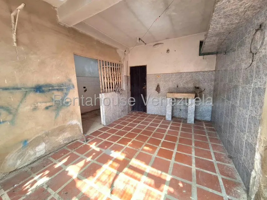 Casa (Duplex) en Venta en Zona Oeste, Lara - 2