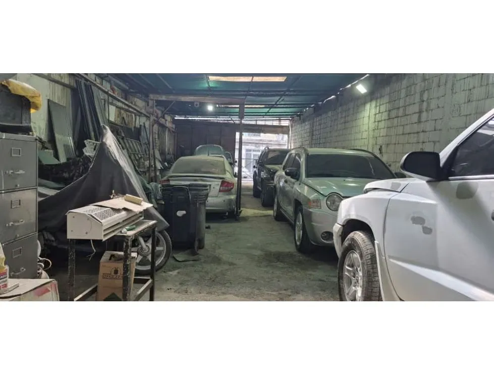 Se alquila taller mecánico 458m2 La Pastora 4597