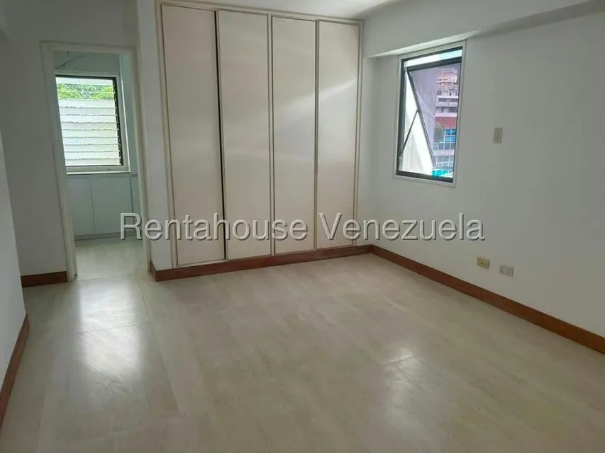 Apartamento (1 Nivel) en Venta en Los Dos Caminos, Distrito Metropolitano - 12
