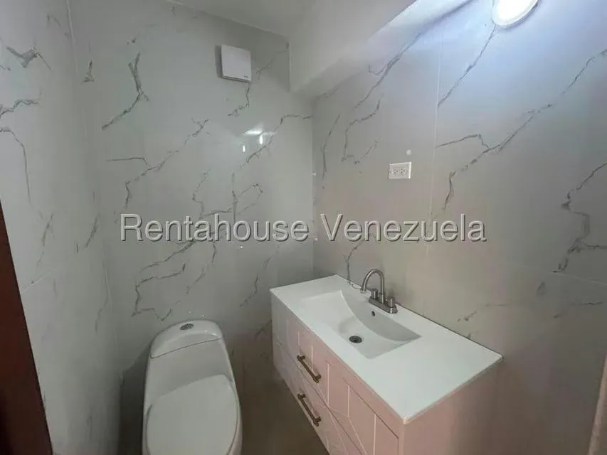 Apartamento (1 Nivel) en Venta en Los Dos Caminos, Distrito Metropolitano - 19