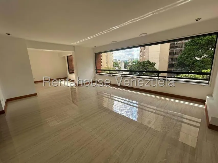 Apartamento (1 Nivel) en Venta en Los Dos Caminos, Distrito Metropolitano - 3