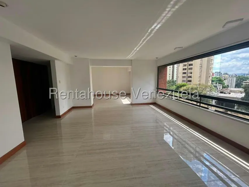 Apartamento (1 Nivel) en Venta en Los Dos Caminos, Distrito Metropolitano - 4