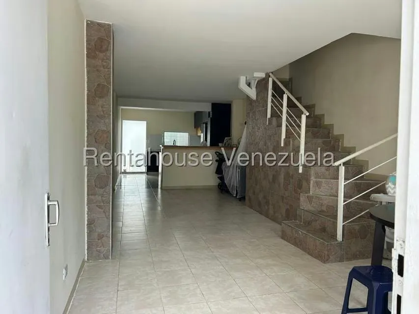 Townhouse (Duplex) en Venta en Flor Amarillo, Carabobo - 2