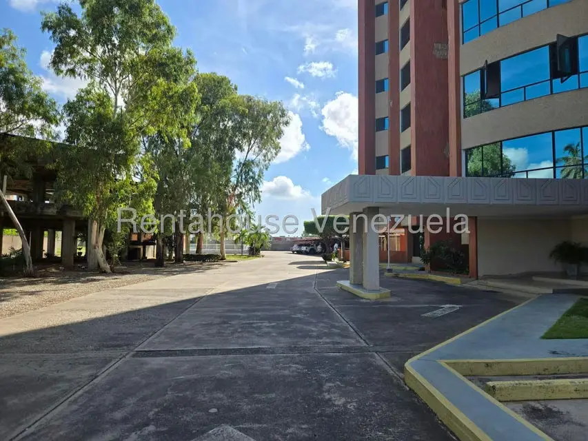 Apartamento (1 Nivel) en Alquiler en Cristobal Colon, Zulia - 3