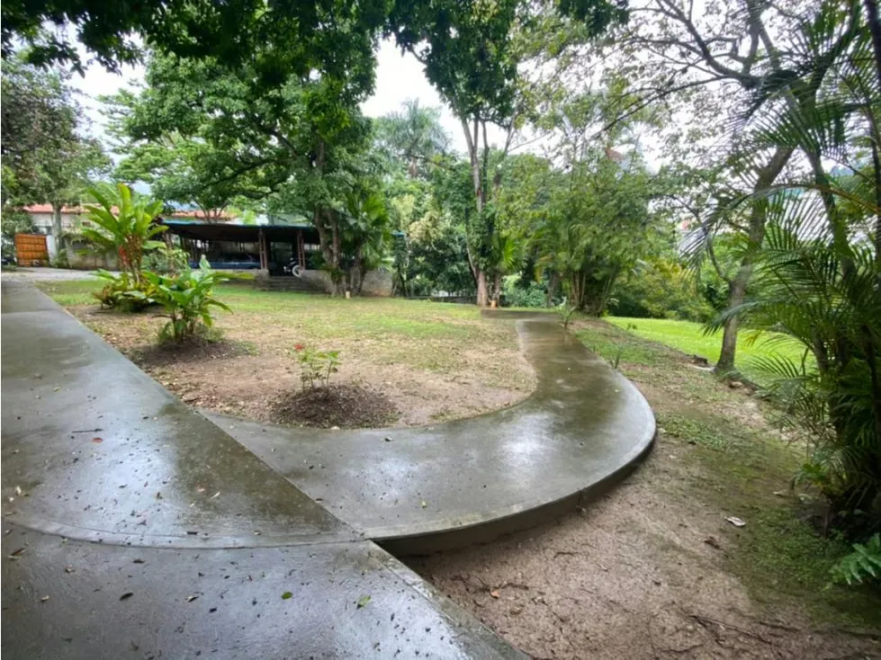 Se vende casa 4000m² 6h/6b/12p Valle Arriba