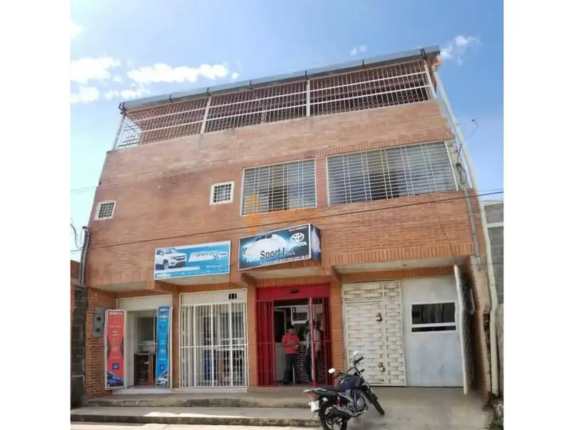 Edificio con locales en Valencia