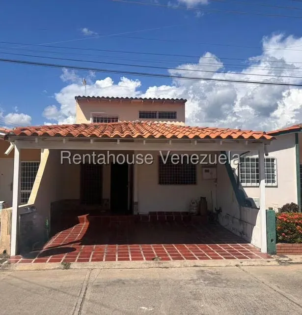 Casa (Duplex) en Venta en Prados del Golf, Lara - 2
