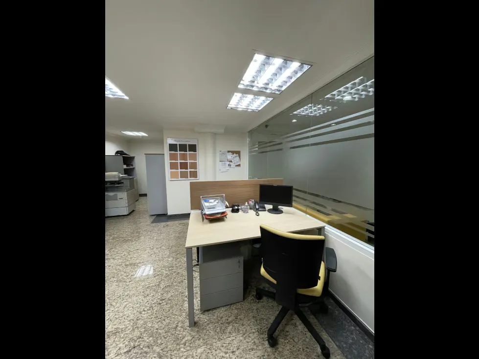 En venta edificio de 1490m2/10b/10p Los Chaguaramos - 16