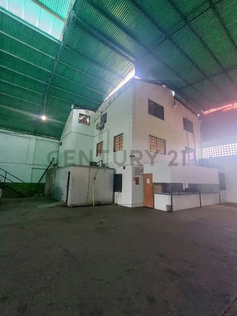 Venta Edificio Comercial el Piñal - 2
