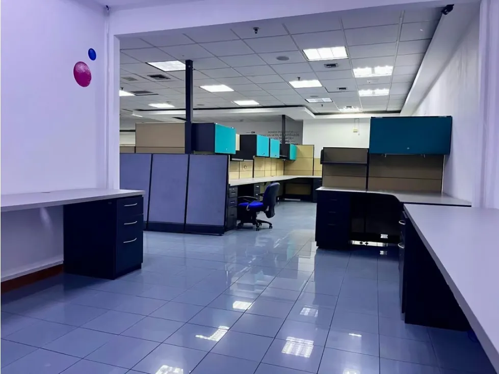 Se alquila oficina de 140 m2 La Urbina - 2