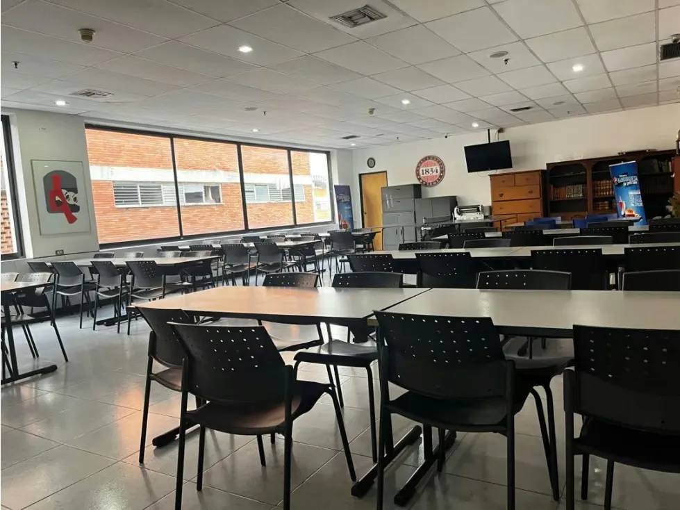 Se alquila oficina de 140 m2 La Urbina - 5