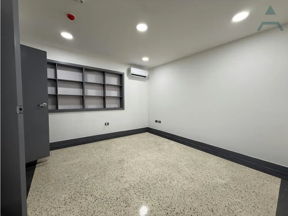 Se vende/alquila casa/terreno comercial 1588m² 16p San Roman - 12