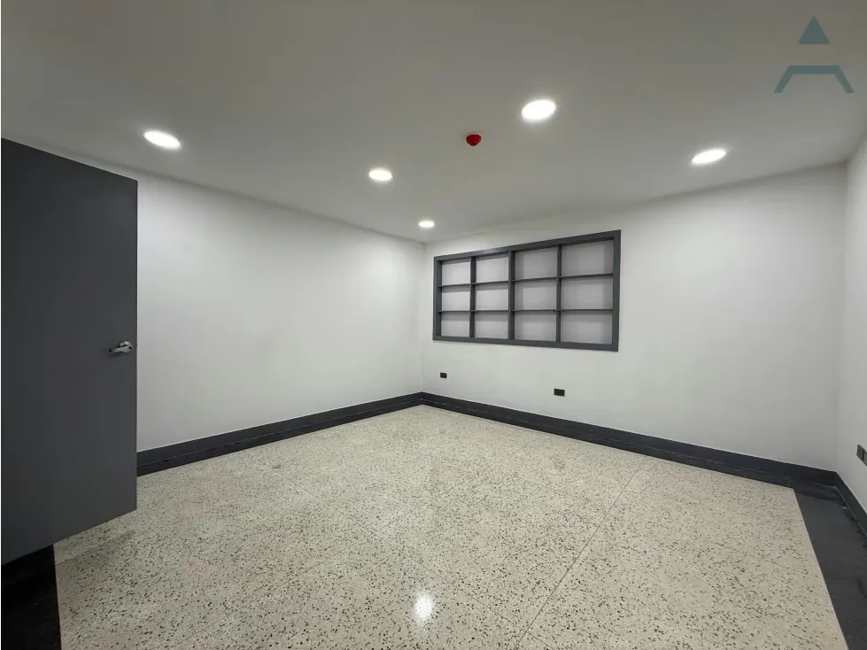 Se vende/alquila casa/terreno comercial 1588m² 16p San Roman - 13
