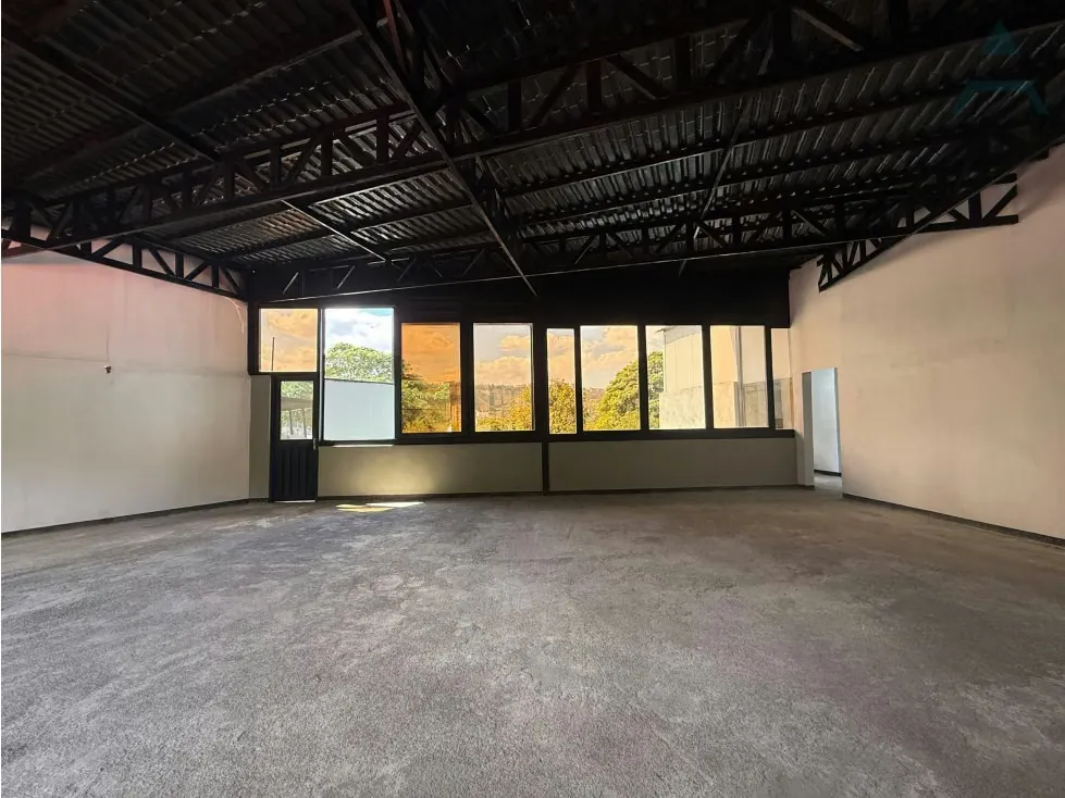 Se vende/alquila casa/terreno comercial 1588m² 16p San Roman - 4