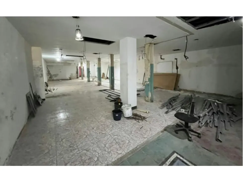 EDIFICIO DE TRES NIVELES EN SAN MARTIN DE 1600 M2, 10 BAÑOS - 11