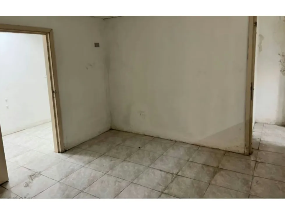 EDIFICIO DE TRES NIVELES EN SAN MARTIN DE 1600 M2, 10 BAÑOS - 4