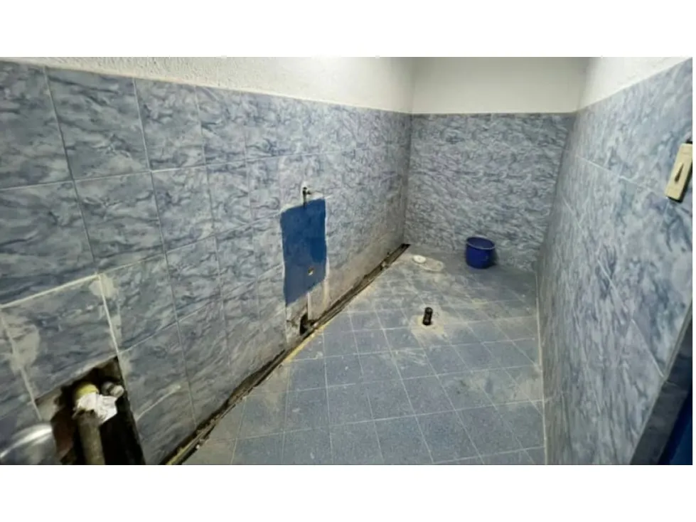 EDIFICIO DE TRES NIVELES EN SAN MARTIN DE 1600 M2, 10 BAÑOS - 8