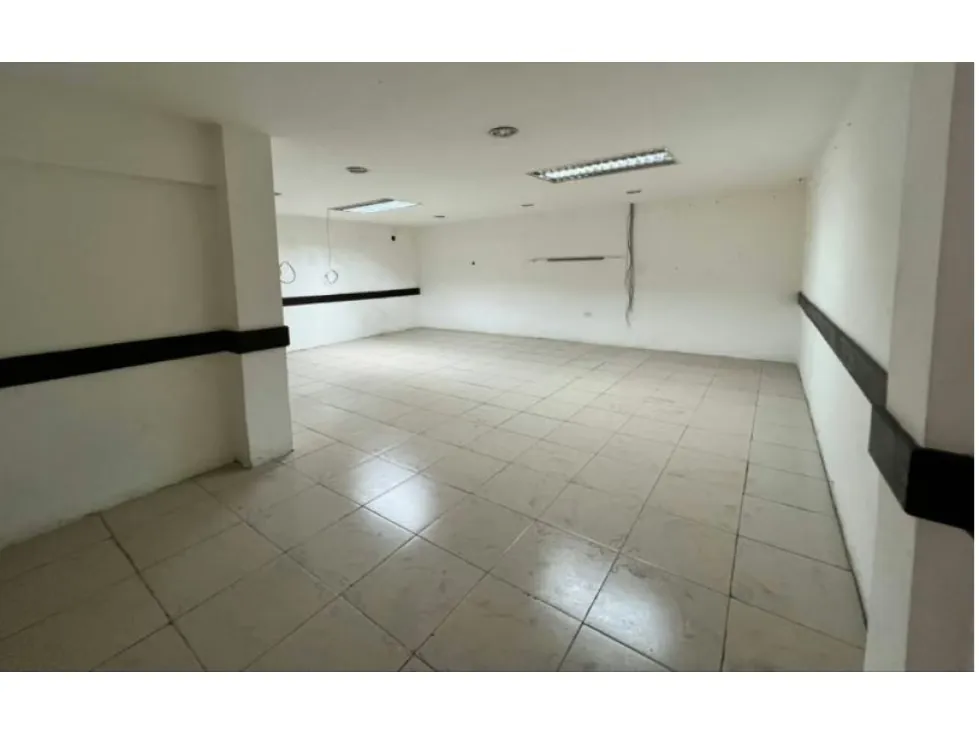 EDIFICIO DE TRES NIVELES EN SAN MARTIN DE 1600 M2, 10 BAÑOS - 10