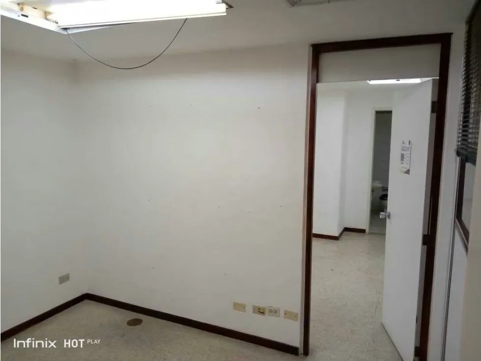 Alquilo local 800m2 La Urbina 5403 - 6