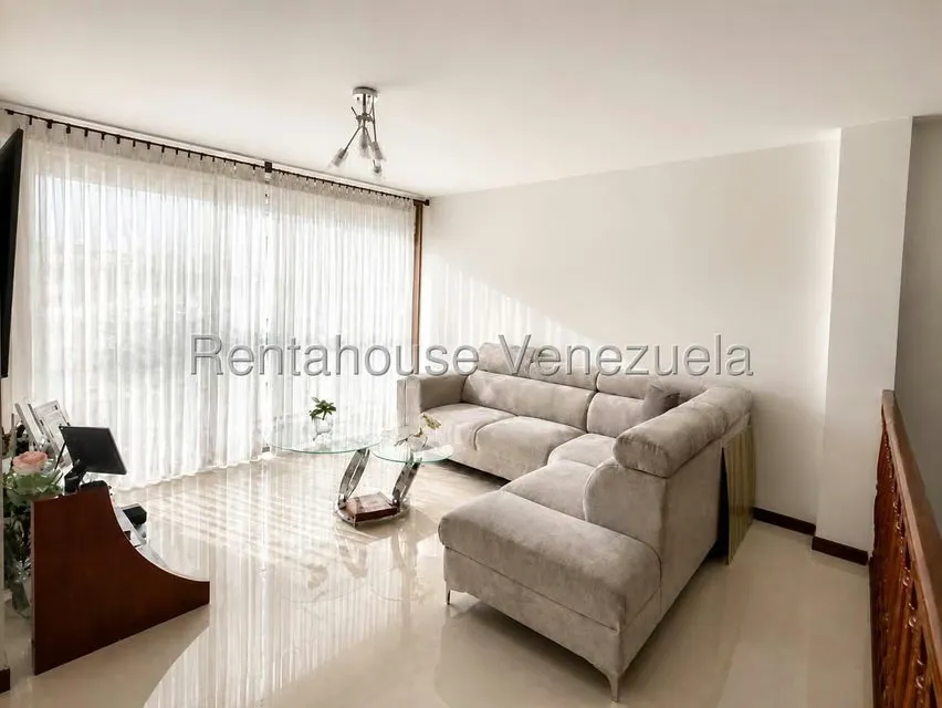 Townhouse (Multiples Niveles) en Venta en El Hatillo, Distrito Metropolitano - 2