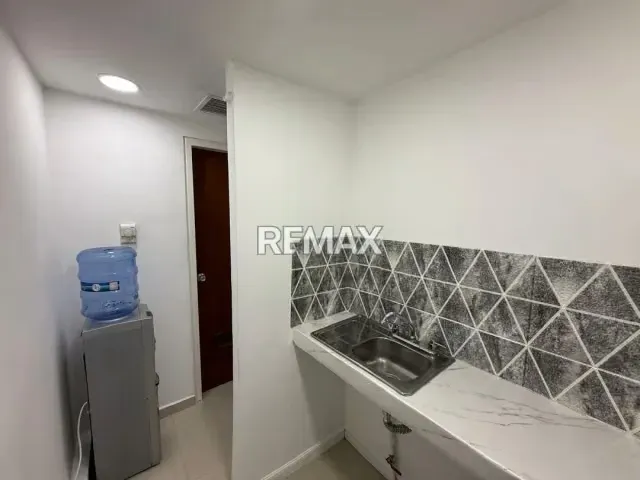 Venta de exclusivo Local comercial en Centro Corporativo Viña Plaza. - 16