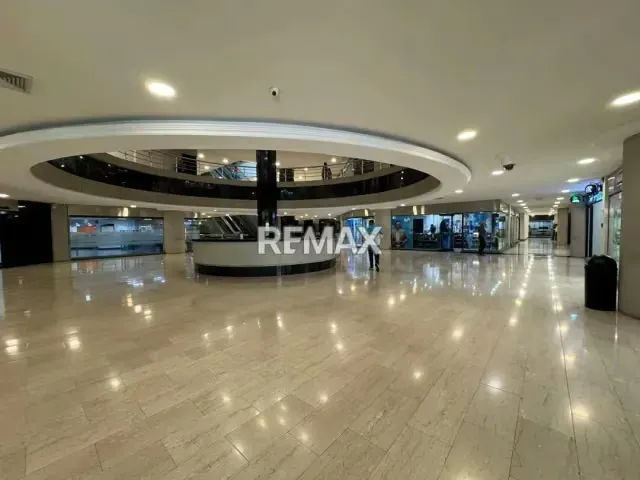 Venta de exclusivo Local comercial en Centro Corporativo Viña Plaza. - 2