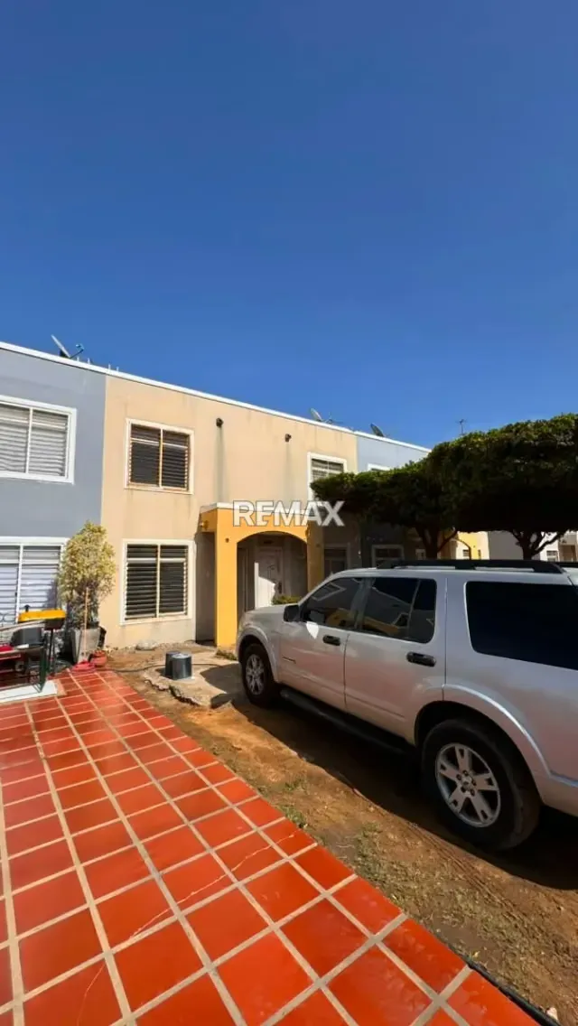 Townhouse en Gris en Caminos de la Lagunita - 3