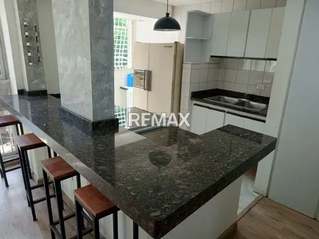 VENTA APARTAMENTO PARA REMODELAR UBICADO EN BELLO MONTE,BARUTA, CARACAS.