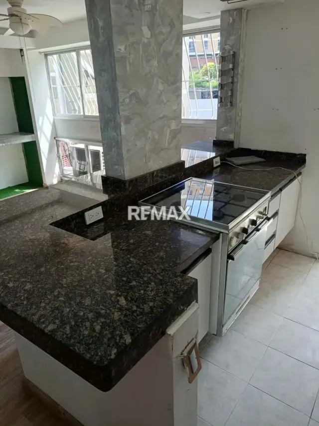 VENTA APARTAMENTO PARA REMODELAR UBICADO EN BELLO MONTE,BARUTA, CARACAS. - 2
