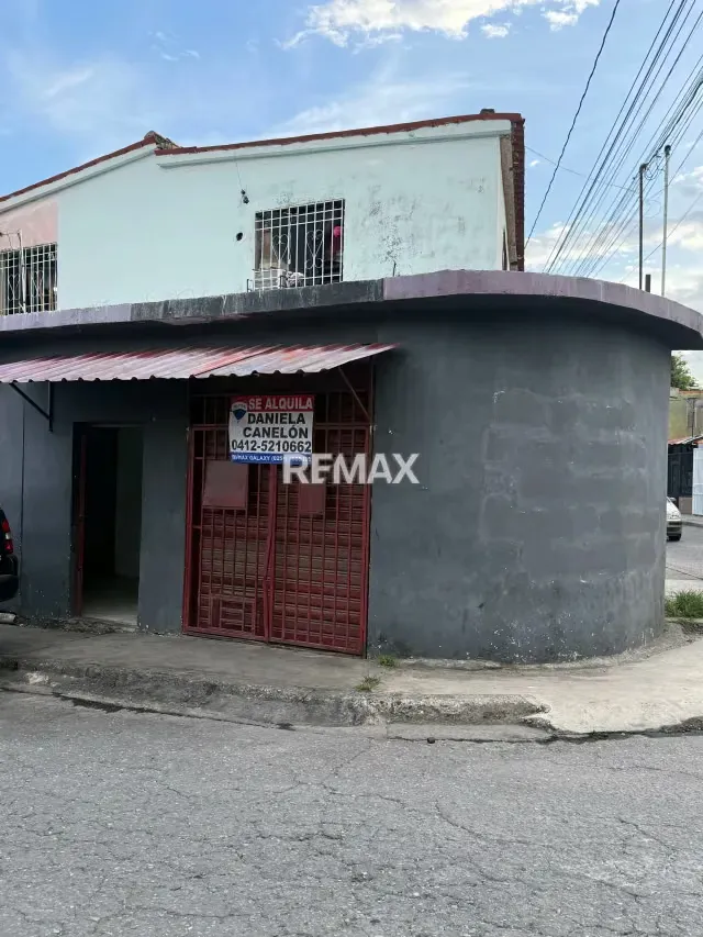 Local en Alquiler a pie de Calle ideal para venta de repuestos al este de Barquisimeto. - 2